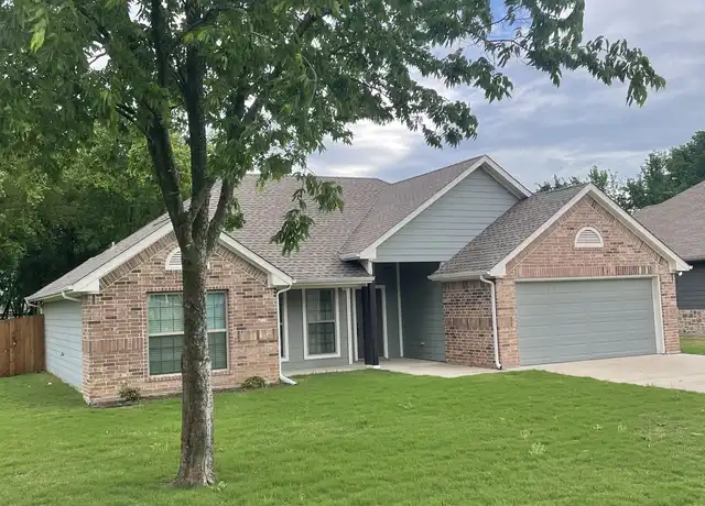 Property at 700 E Walcott St, Pilot Point, TX, 76258, 3 beds, 2 baths, [object Object]