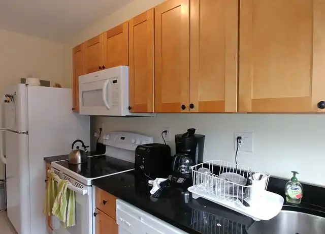 Property at 106 Longwood Ave Unit 4, Brookline, MA, 02446, 2 beds, 1 bath, [object Object]