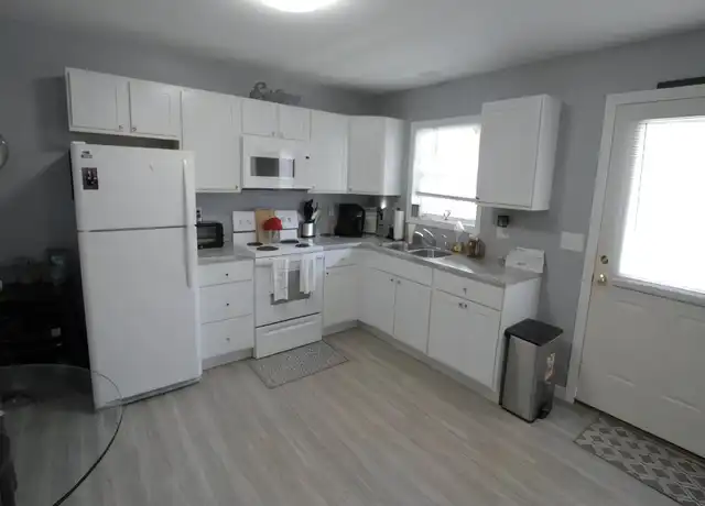 Property at 68 Main St, Bradley, ME, 04411, 1 bed, 1 bath, [object Object]