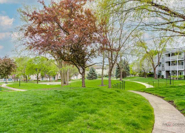 Photo of 142 E Winchester Rd Unit B, Libertyville, IL 60048
