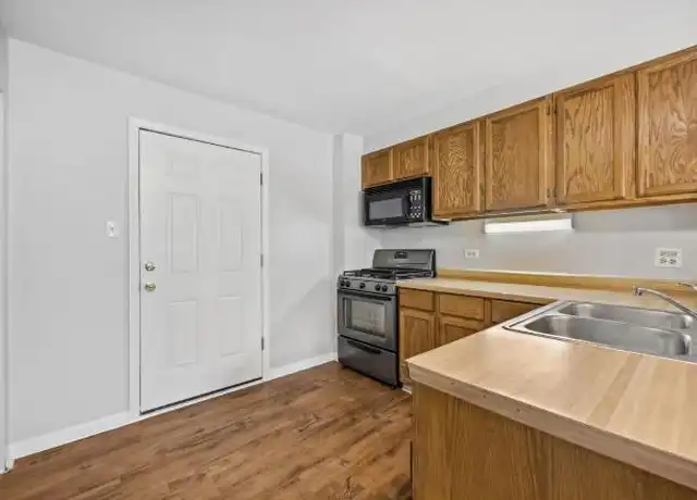 Property at 211 N Lincolnway, North Aurora, IL, 60542, 2 beds, 1 bath, [object Object]