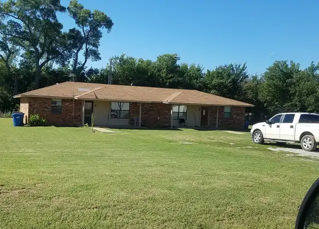 Property at 636 Railroad St, Tuttle, OK, 73089, 2 beds, 1 bath, [object Object]
