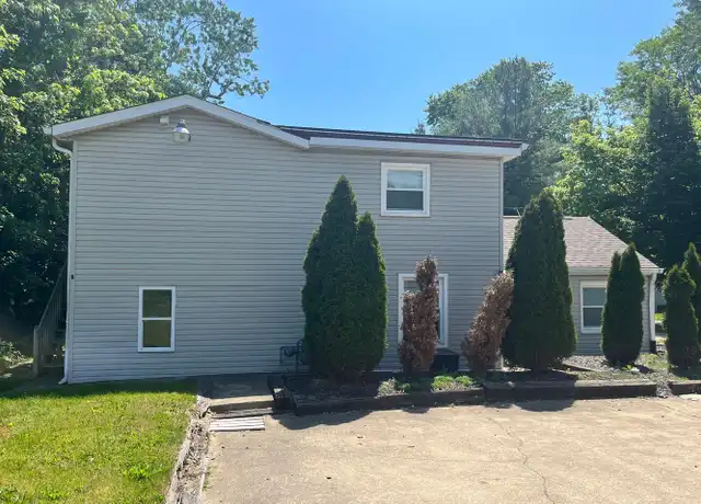 Property at 2527 S Rogers St, Bloomington, IN, 47403, 2 beds, 1 bath, [object Object]