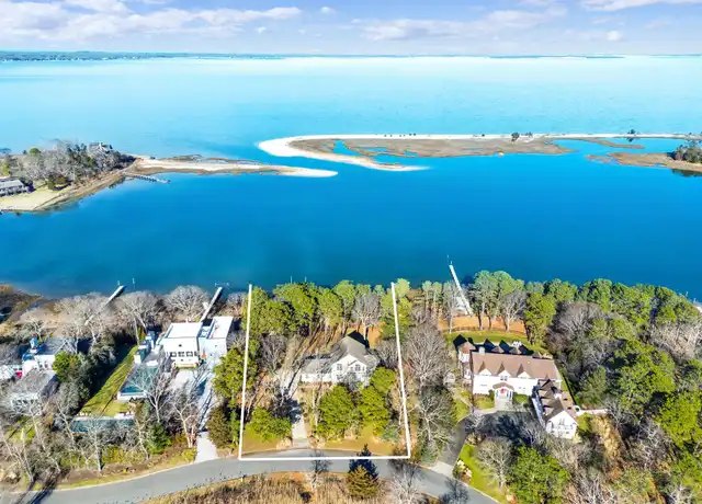 Property at 8 Duckwood Ln, Hampton Bays, NY, 11946, 4 beds, 4.5 baths, [object Object]
