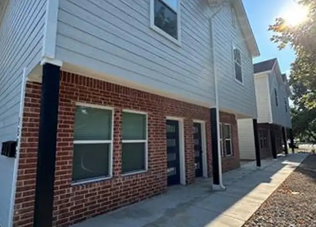 Property at 1505 Park St Unit B, Commerce, TX, 75428, 2 beds, 2.5 baths, [object Object]