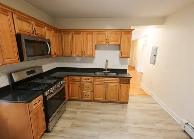 Property at 27 Fessenden St Unit 3, Mattapan, MA, 02126, 3 beds, 1 bath, [object Object]