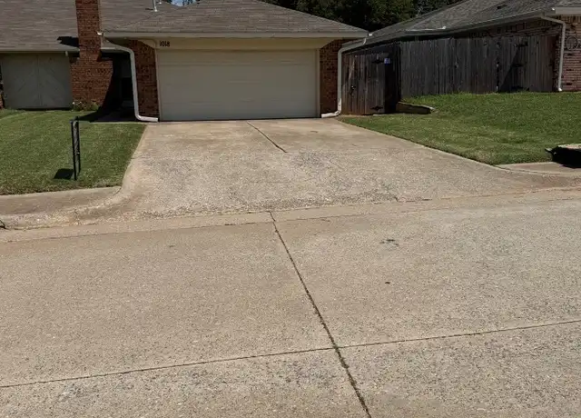 Property at 1018 Summerton Pl, Yukon, OK, 73099, 3 beds, 2 baths, [object Object]