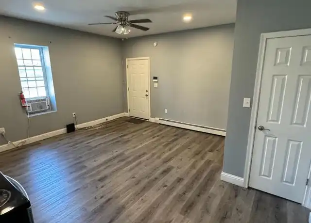 Property at 601 Lancaster Ave Unit 3, Reading, PA, 19611, 2 beds, 1 bath, [object Object]