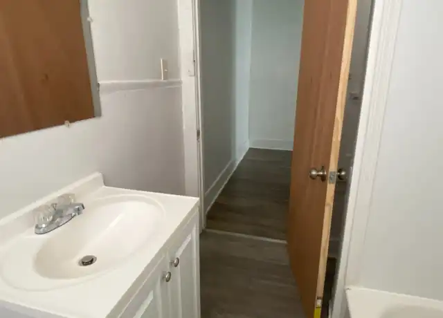 Property at 618 Broadway Ave, Mc Kees Rocks, PA, 15136, 2 beds, 1 bath, [object Object]
