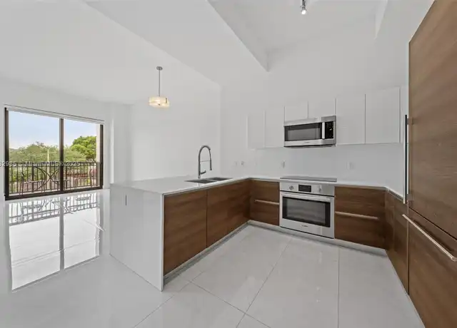 Property at 301 Altara Ave #213, Coral Gables, FL, 33146, 1 bed, 1 bath, [object Object]