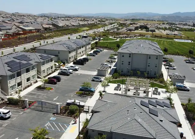 Photo of 1231 Pine Rock Dr, Hollister, CA 95023