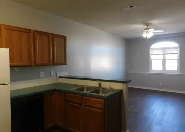 Property at 114 S Main St, El Dorado, KS, 67042, 1 bed, 1 bath, [object Object]
