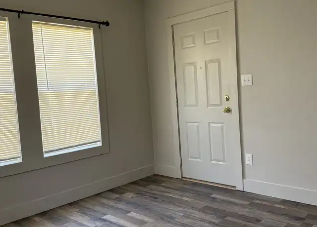 Property at 511 N Bradshaw St, Denton, TX, 76209, 2 beds, 1 bath, [object Object]
