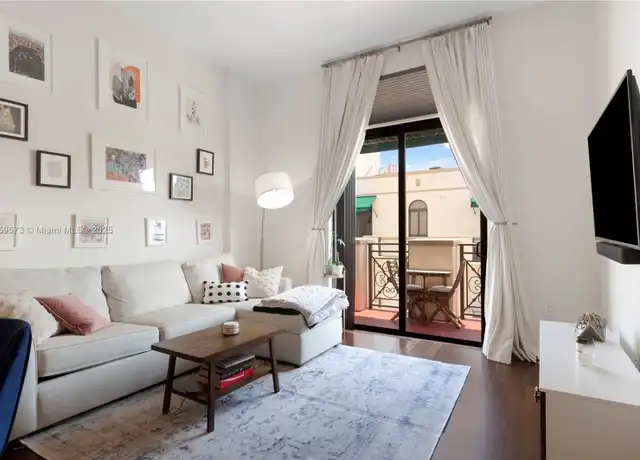 Property at 1805 Ponce de Leon Blvd #818, Coral Gables, FL, 33134, 1 bed, 1 bath, [object Object]