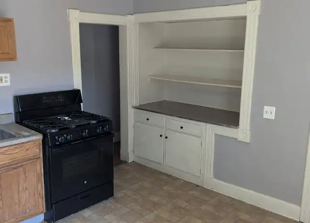 Property at 67 Oak St, Middletown, CT, 06457, 3 beds, 1 bath, [object Object]