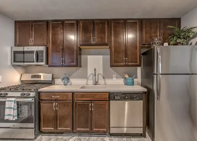 Property at 37 Bluff St Unit G, Council Bluffs, IA, 51503, 2 beds, 1 bath, [object Object]