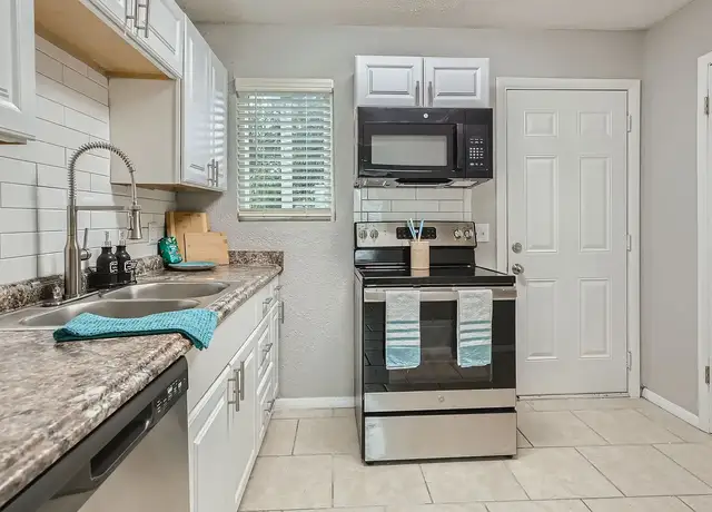 Photo of 1135 Bert Rd, Jacksonville, FL 32211