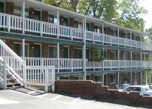 Property at Woodington Management - 1424 N Jackson St, Bloomington, IN, 47404, 0-2 beds, 1 bath, [object Object]