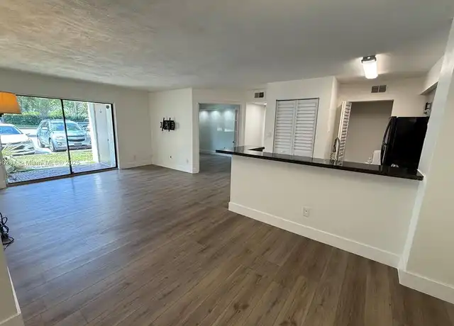 Property at 650 S Park Rd Unit 17-5, Hollywood, FL, 33021, 3 beds, 2 baths, [object Object]