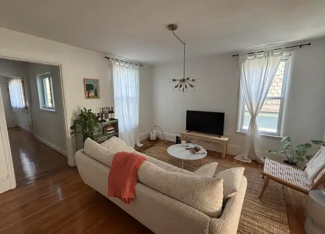 Property at 17 Pinckney St Unit 2, Somerville, MA, 02145, 2 beds, 1 bath, [object Object]