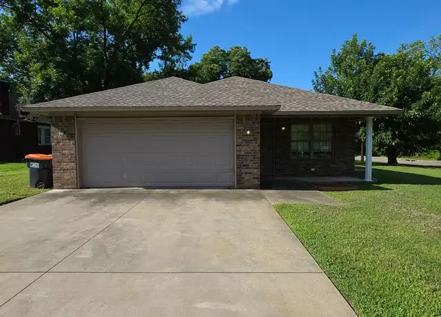 Property at 511 W 7th St, Russellville, AR, 72801, 3 beds, 2 baths, [object Object]