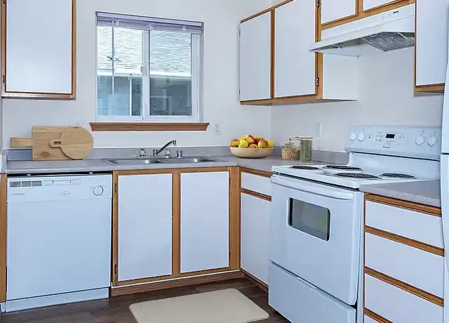 Property at Rainier Apartments - 1508 N B St, Ellensburg, WA, 98926, 2-3 beds, 1-2 bath, [object Object]