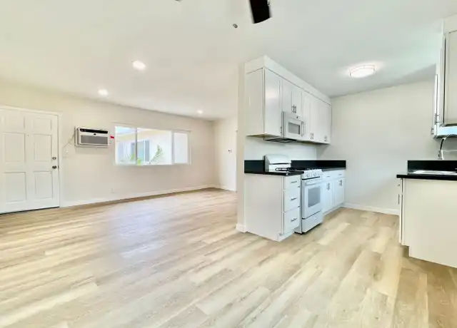 Property at 5540 Mammoth Ave Unit 9, Sherman Oaks, CA, 91401, 2 beds, 1 bath, [object Object]