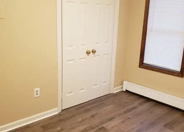 Property at 149 Warren St Apt 2, Bangor, ME, 04401, 2 beds, 1 bath, [object Object]