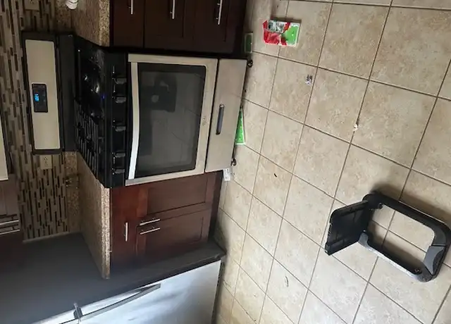 Property at 4340 Wilson Ave Unit 5, Downers Grove, IL, 60515, 2 beds, 1 bath, [object Object]