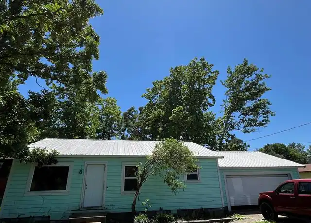 Property at 915 W Lawson St, Fayetteville, AR, 72703, 4 beds, 2 baths, [object Object]