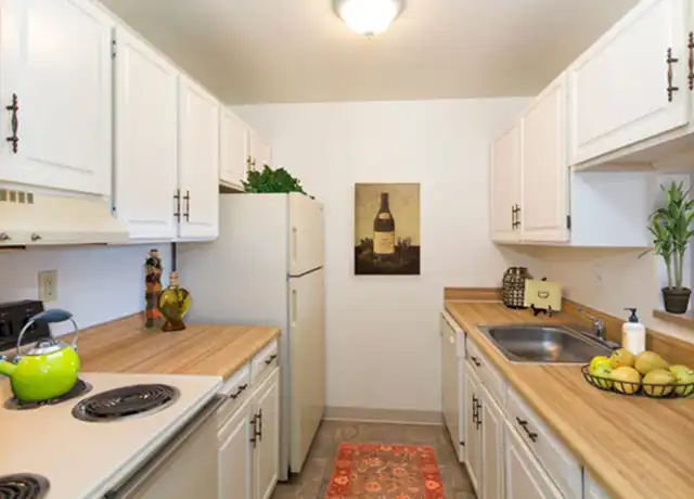 Property at 3165 E Fountain Blvd Unit 210D, Colorado Springs, CO, 80910, 2 beds, 1 bath, [object Object]