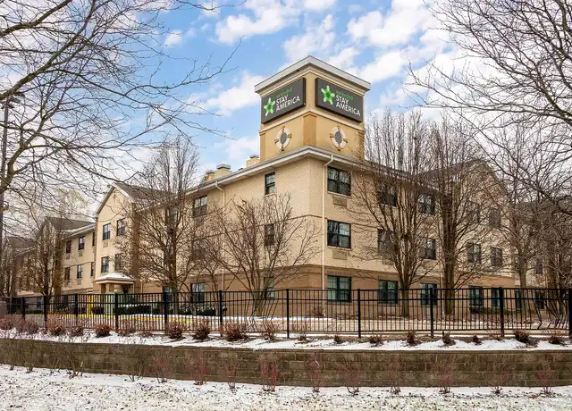 Property at Chicago - Schaumburg - I-90 - 2000 N Roselle Rd, Schaumburg, IL, 60195, 0 beds, 1 bath, [object Object]