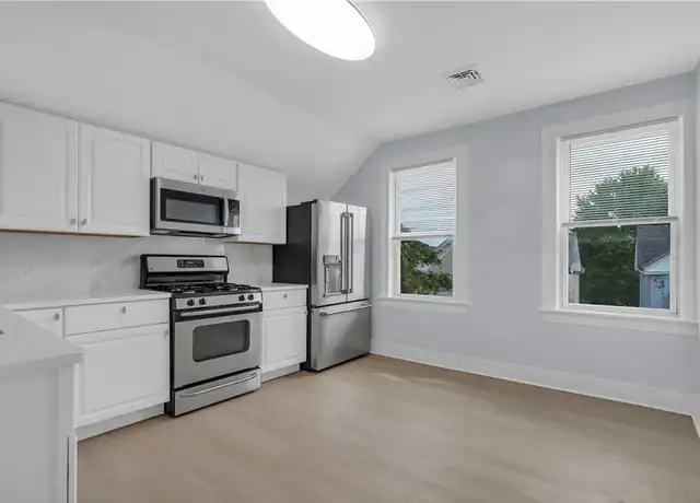 Property at 131 Wendell St Unit 3, Providence, RI, 02909, 4 beds, 1 bath, [object Object]
