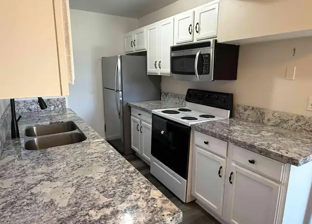 Property at 5921 W Golden Ln, Glendale, AZ, 85302, 2 beds, 1.5 baths, [object Object]