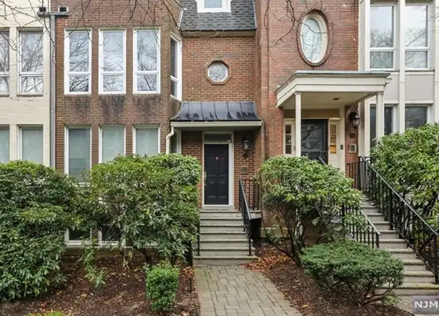 Property at 113 Victoria Pl W, Fort Lee, NJ, 07024, 4 beds, 3.5 baths, [object Object]
