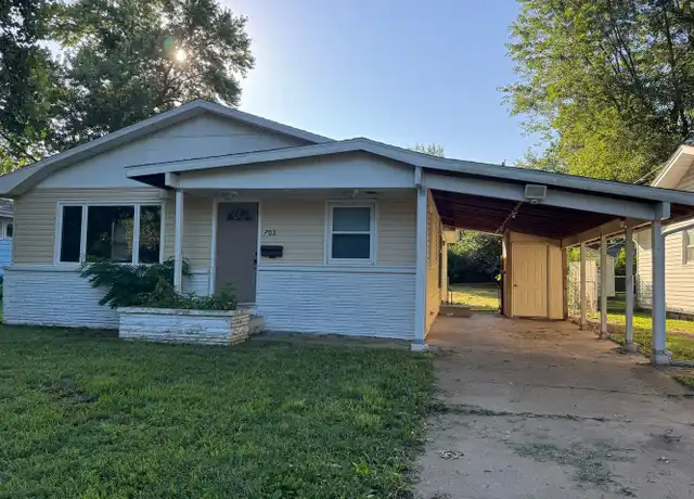 Property at 702 N Lone Pine Ave, Springfield, MO, 65802, 3 beds, 1.5 baths, [object Object]