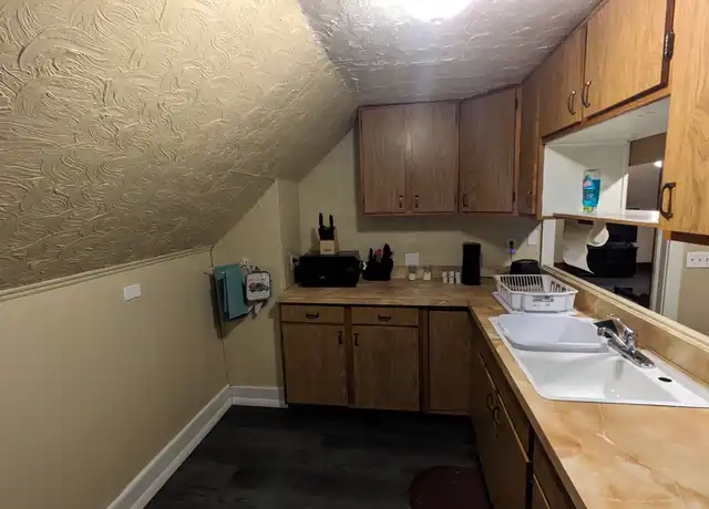 Property at 4145 Hyde Ave Unit Upper Unit, Cleveland, OH, 44109, 1 bed, 1 bath, [object Object]