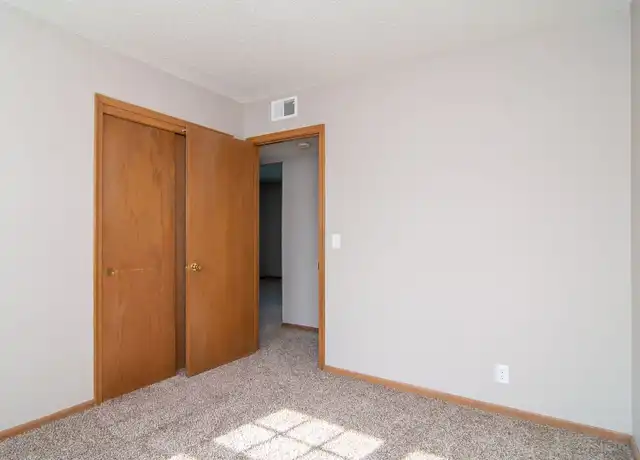 Property at 2323 Village Ct Unit 0102, Omaha, NE, 68144, 1 bed, 1 bath, [object Object]