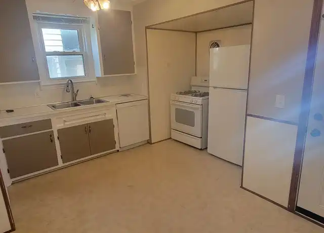 Property at 1535 Parker Dr, Cleveland, OH, 44124, 3 beds, 1 bath, [object Object]