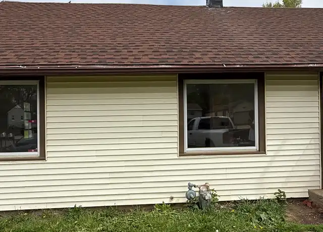 Property at 4425 Kennett Ave, Rockford, IL, 61101, 3 beds, 1 bath, [object Object]