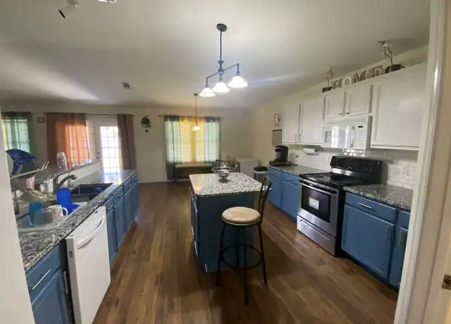 Property at 7226 Zoe Cir, Navarre, FL, 32566, 4 beds, 2 baths, [object Object]