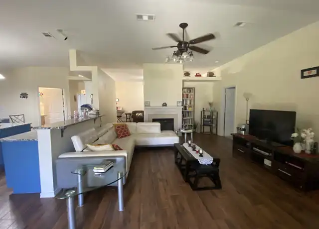 Property at 7226 Zoe Cir, Navarre, FL, 32566, 4 beds, 2 baths, [object Object]