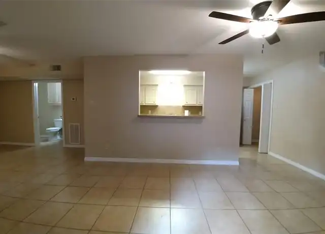 Property at 909 Avenue I Unit 3, Huntsville, TX, 77320, 2 beds, 1.5 baths, [object Object]