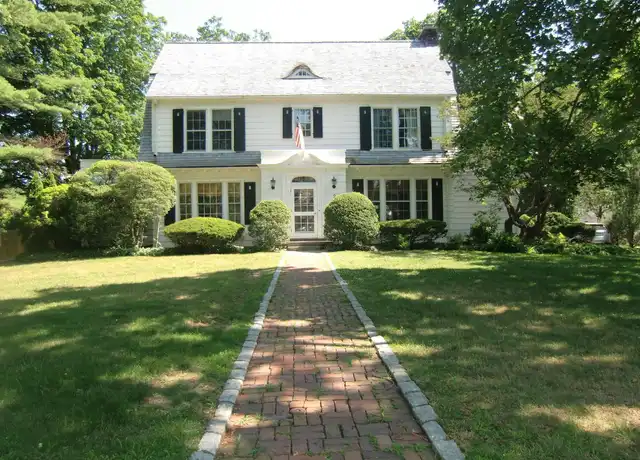 Property at 2 Quintard Ave, Old Greenwich, CT, 06870, 6 beds, 3.5 baths, [object Object]