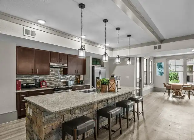 Property at 2121 Ella Blvd, Houston, TX, 77008, 1-2 bed, 1-2 bath, [object Object]