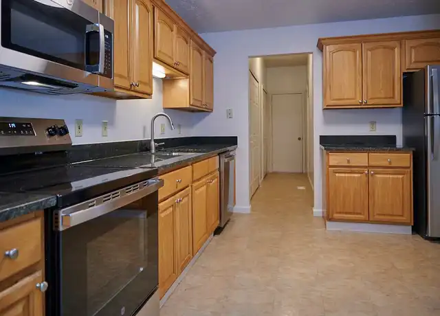 Property at Grand Bay Apartments and Townhomes - 7001 W Cross Trl, Brecksville, OH, 44141, 2 beds, 2 baths, [object Object]