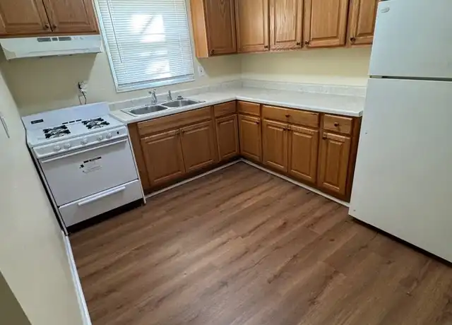Property at 3233 Blackstone Ave Unit 3235, Rockford, IL, 61101, 2 beds, 1 bath, [object Object]