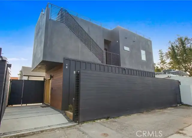 Property at 979 Lake St, Venice, CA, 90291, 2 beds, 2 baths, [object Object]