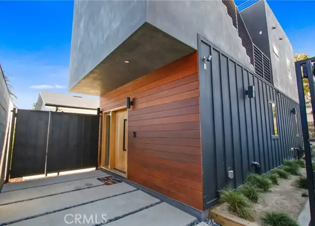 Property at 979 Lake St, Venice, CA, 90291, 2 beds, 2 baths, [object Object]