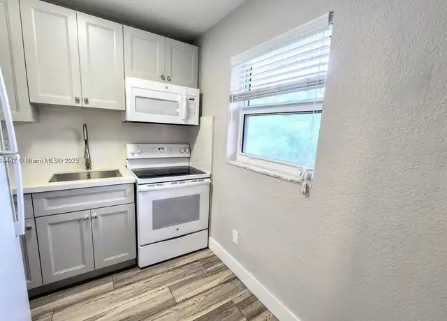 Property at 1201 S Le Jeune Rd #201, Miami, FL, 33134, 2 beds, 1 bath, [object Object]